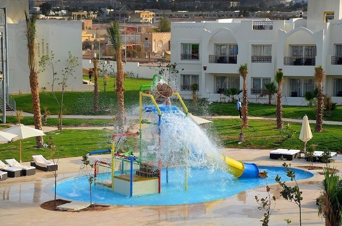 Imagen de la piscina del Hotel Le Royal Holiday Resort Aqua Park. Foto 11