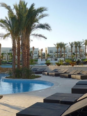 Imagen de la piscina del Hotel Le Royal Holiday Resort Aqua Park. Foto 13