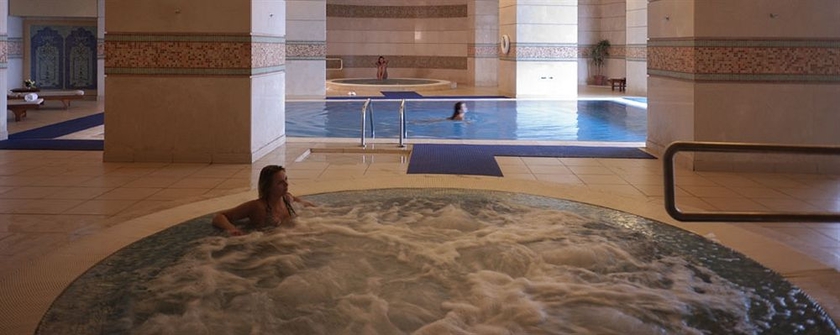 Imagen de la piscina del Hotel Le Royal Hotels and Resorts - Amman. Foto 14