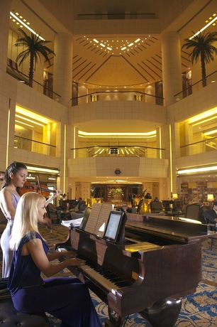 Imagen del bar/restaurante del Hotel Le Royal Hotels and Resorts - Amman. Foto 2