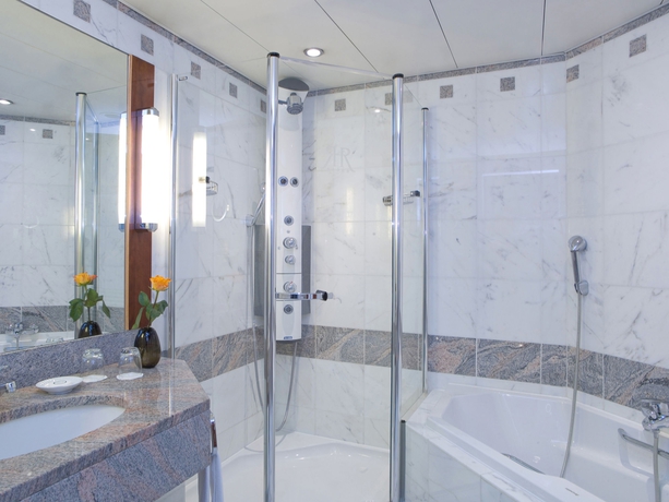 Imagen de la habitación del Hotel Le Royal Hotels and Resorts. Foto 4