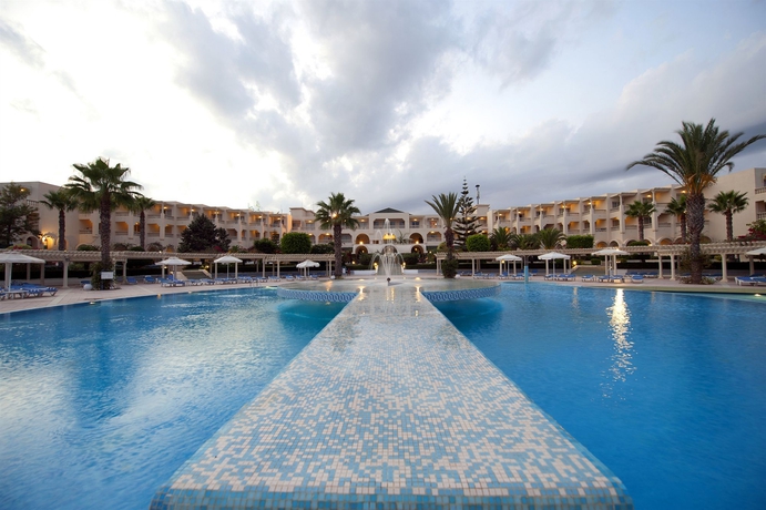 Imagen de la piscina del Hotel Le Royal Hotels and Resorts - Hammamet. Foto 9