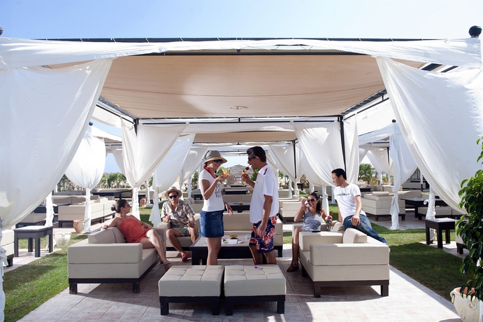 Imagen de los exteriores del Hotel Le Royal Hotels and Resorts - Hammamet. Foto 5