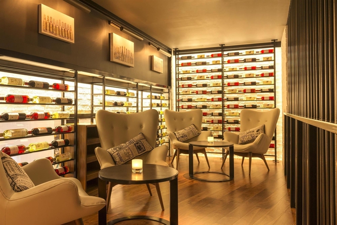 Imagen del bar/restaurante del Hotel Le Royal Meridien Abu Dhabi. Foto 8