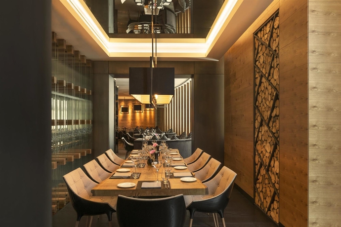 Imagen del bar/restaurante del Hotel Le Royal Meridien Abu Dhabi. Foto 10