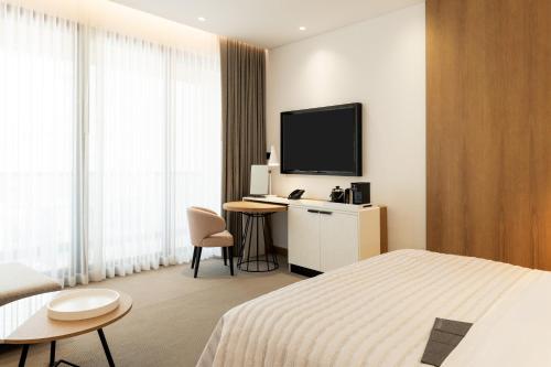 Imagen de la habitación del Hotel Le Royal Meridien Beach Resort and Spa. Foto 11