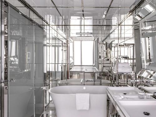 Imagen de la habitación del Hotel Le Royal Monceau - Raffles Paris. Foto 10