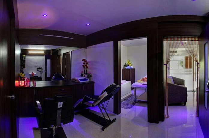 Imagen de la piscina del Hotel Le Ruchi The Prince. Foto 19