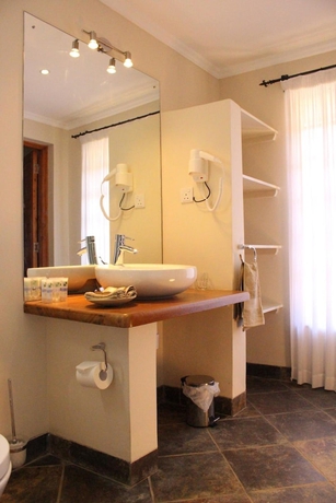 Imagen de la habitación del Hotel Le Rustique. Foto 12