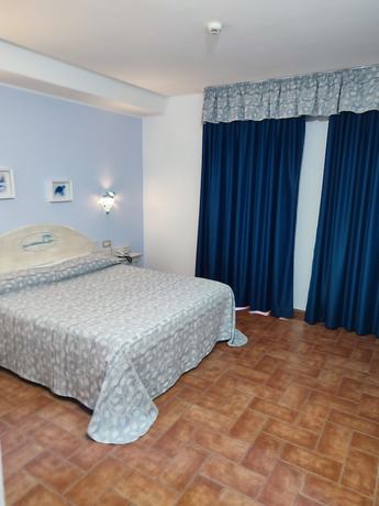 Imagen de la habitación del Hotel Le Sabbie Calasetta. Foto 12