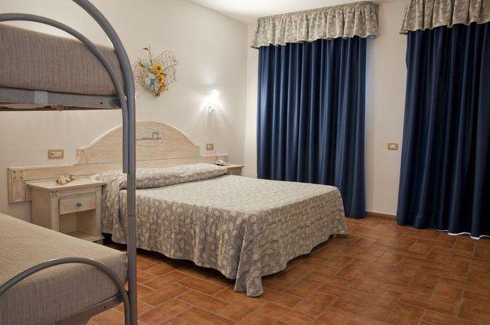 Imagen de la habitación del Hotel Le Sabbie Calasetta. Foto 14