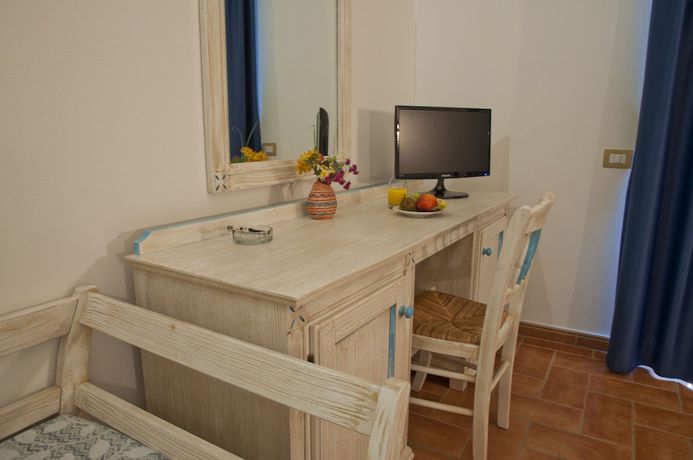 Imagen de la habitación del Hotel Le Sabbie Calasetta. Foto 18