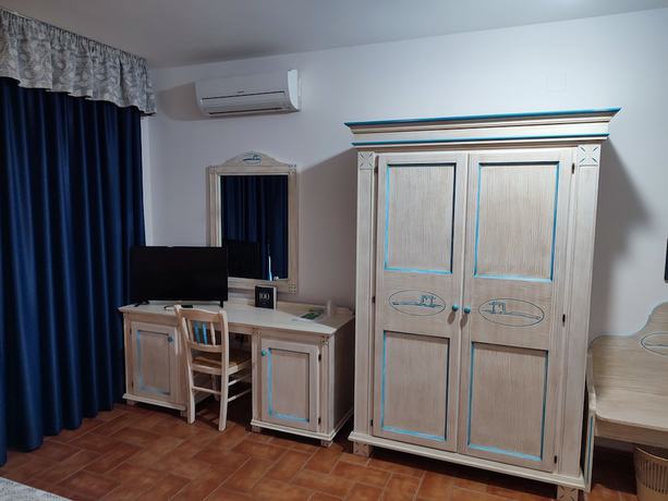 Imagen de la habitación del Hotel Le Sabbie Calasetta. Foto 19