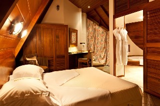 Imagen de la habitación del Hotel Le Saint Alexis. Foto 4