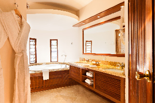 Imagen de la habitación del Hotel Le Saint Alexis. Foto 6