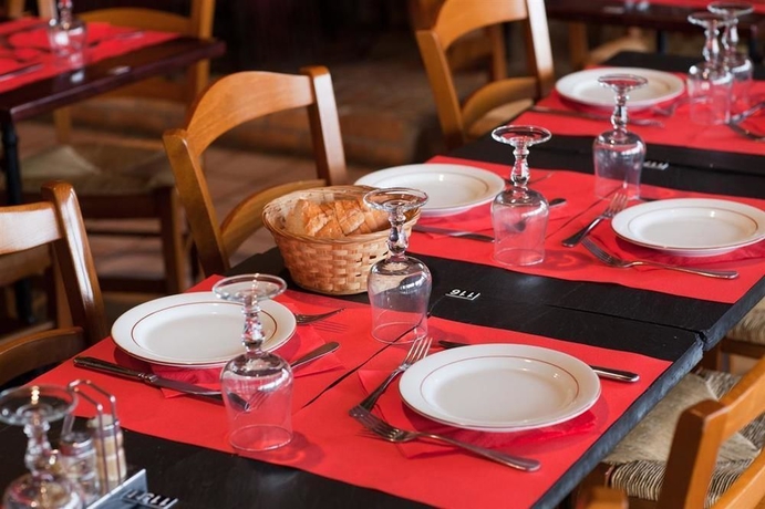 Imagen del bar/restaurante del Hotel Le Saint Aubert. Foto 2