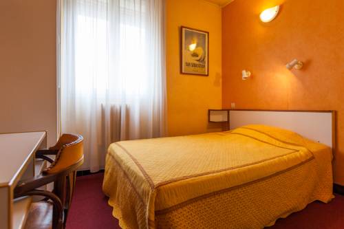 Imagen de la habitación del Hotel Le Saint Georges. Foto 15