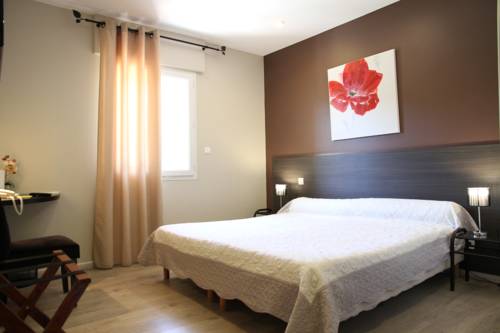 Imagen de la habitación del Hotel Le Saint Germain, Pezenas. Foto 4