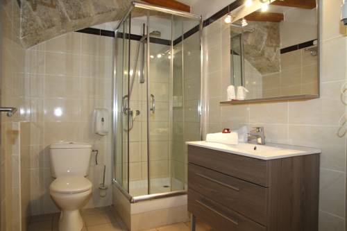 Imagen de la habitación del Hotel Le Saint Germain, Pezenas. Foto 9