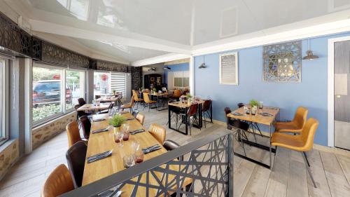 Imagen del bar/restaurante del Hotel Le Saint Germain, Pezenas. Foto 3