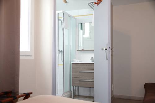 Imagen de la habitación del Hotel Le Saint Germain, Pezenas. Foto 17