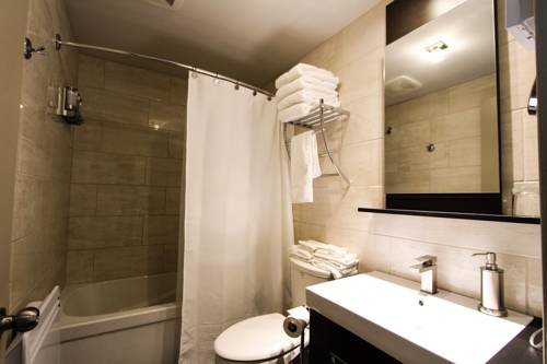 Imagen de la habitación del Hotel Le Saint Germain, Rimouski. Foto 6