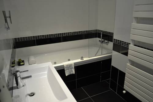 Imagen de la habitación del Hotel Le Saint Jacques. Foto 4