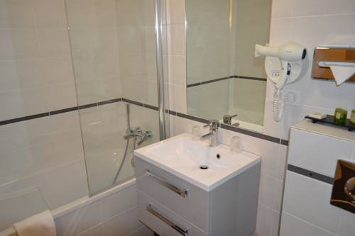 Imagen de la habitación del Hotel Le Saint Jacques. Foto 8