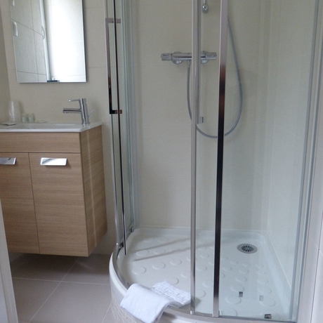 Imagen de la habitación del Hotel Le Saint Louis. Foto 5