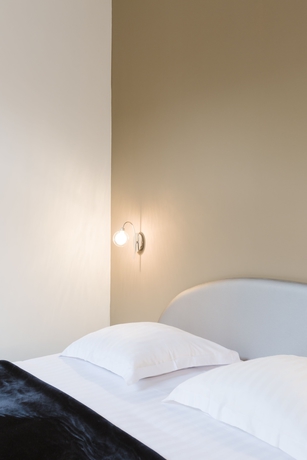 Imagen de la habitación del Hotel Le Saint Louis. Foto 16