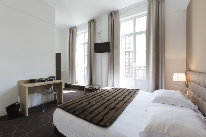 Imagen de la habitación del Hotel Le Saint Louis. Foto 18