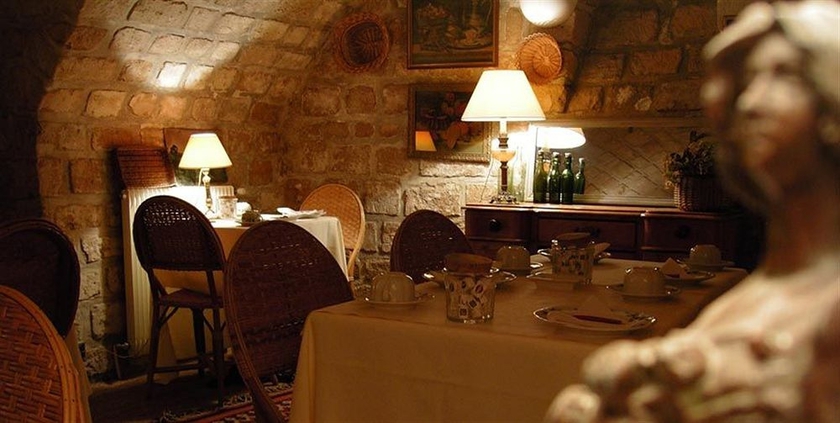 Imagen del bar/restaurante del Hotel Le Saint-grégoire. Foto 2