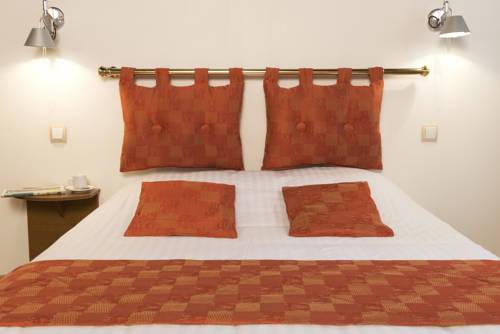 Imagen de la habitación del Hotel Le Saint-michel. Foto 6
