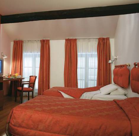 Imagen de la habitación del Hotel Le Saint-michel. Foto 9