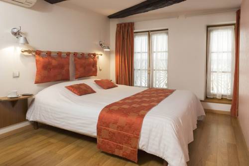 Imagen de la habitación del Hotel Le Saint-michel. Foto 12