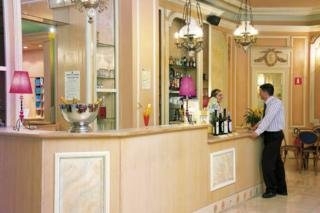 Imagen del bar/restaurante del Hotel Le Scribe. Foto 3