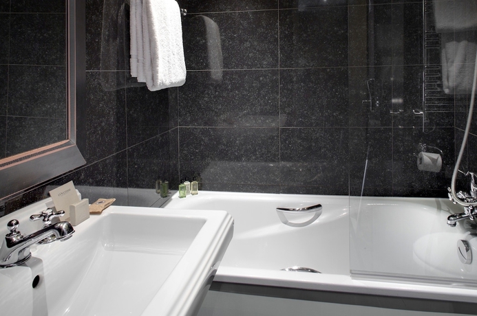 Imagen de la habitación del Hotel Le Senat. Foto 9