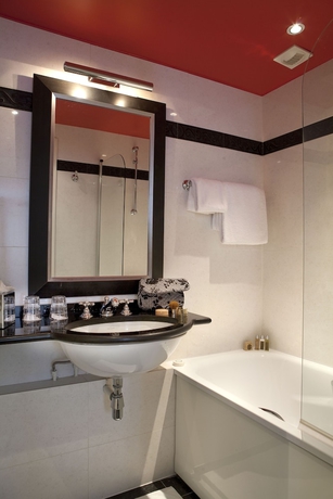 Imagen de la habitación del Hotel Le Senat. Foto 15