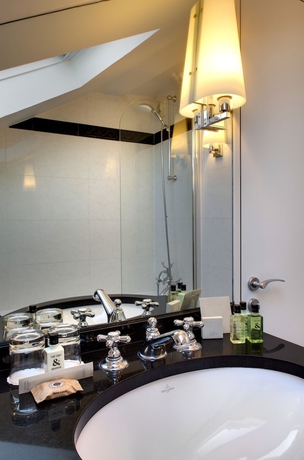 Imagen de la habitación del Hotel Le Senat. Foto 16