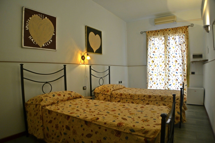 Imagen de la habitación del Hotel Le Sirene. Foto 7