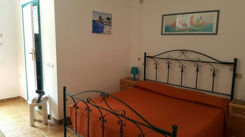 Imagen de la habitación del Hotel Le Sirene Scilla. Foto 19