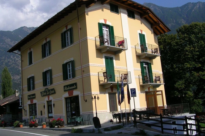 Imagen de los exteriores del Hotel Le Soleil, Challand-Saint-Anselme. Foto 7