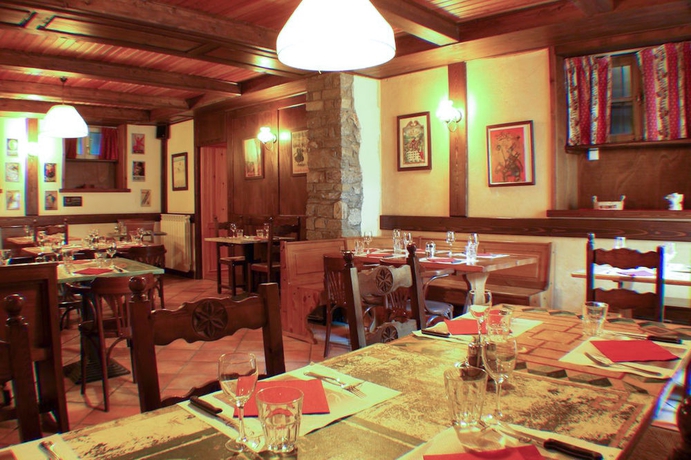 Imagen del bar/restaurante del Hotel Le Soleil, Challand-Saint-Anselme. Foto 2