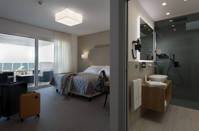 Imagen de la habitación del Hotel Le Soleil. Foto 8