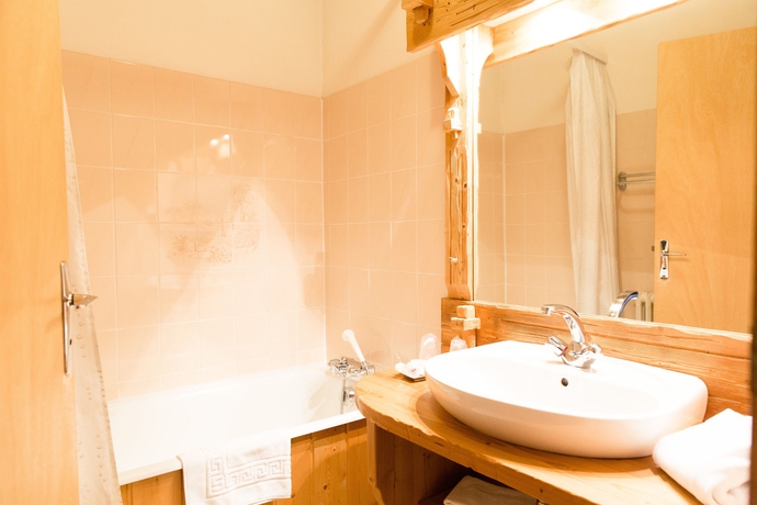 Imagen de la habitación del Hotel Le Sporting, Morzine. Foto 12