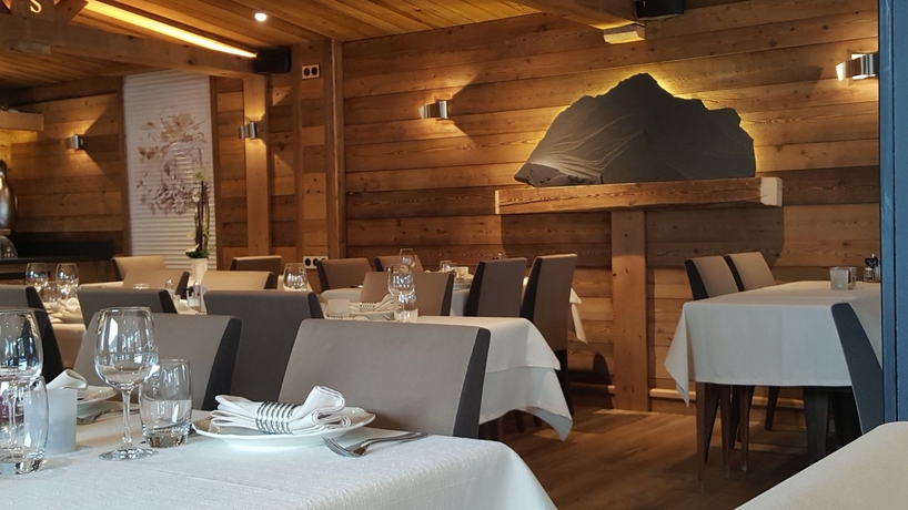 Imagen del bar/restaurante del Hotel Le Sporting, Morzine. Foto 1