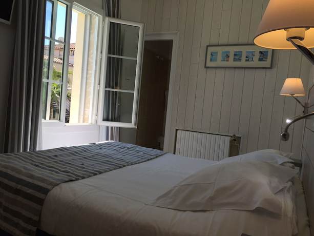 Imagen de la habitación del Hotel Le Square. Foto 15