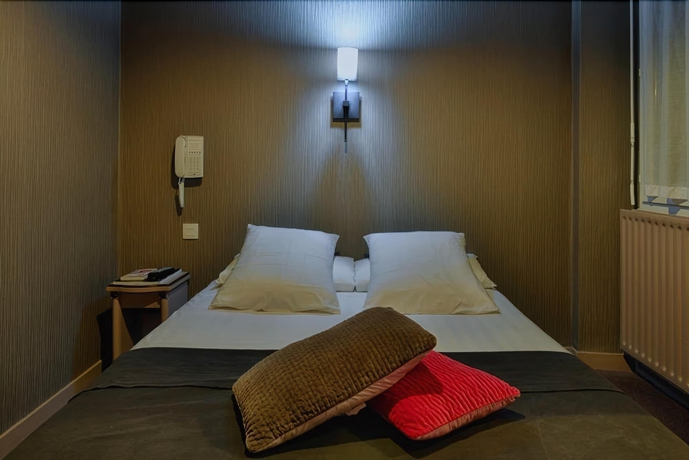 Imagen de la habitación del Hotel Le St Pierre. Foto 11