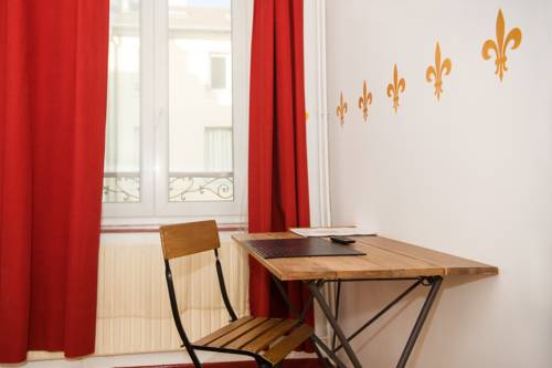 Imagen de la habitación del Hotel Le Stanislas. Foto 4