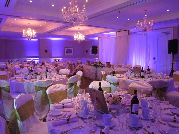 Imagen de los interiores del Hotel Le St-martin and Suites Laval. Foto 11